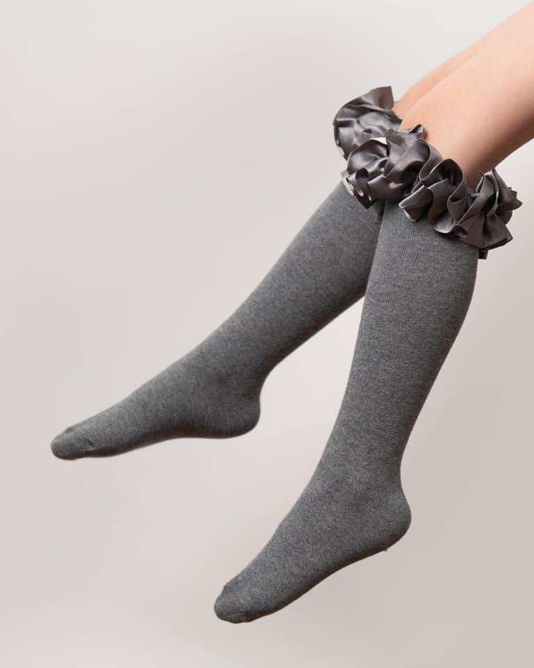 Caramelo AW24 Ruffle ribbon knee length socks Gray